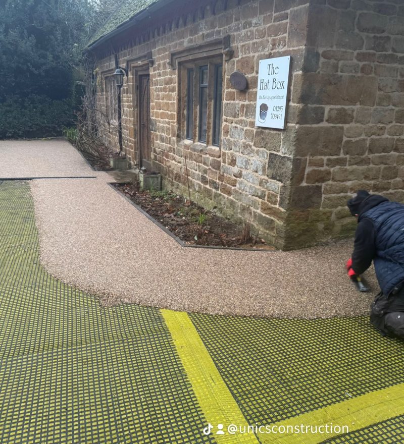 Paved driveway and entrance | Unics Construction